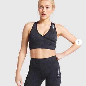 Gymshark Adapt Animal Seamless Sports Bra (black)